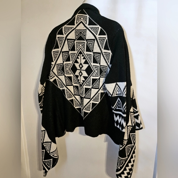 YoYo5 Black & White Aztec Design Long Sleeve Open Cardigan Sweater S/M - Picture 6 of 9